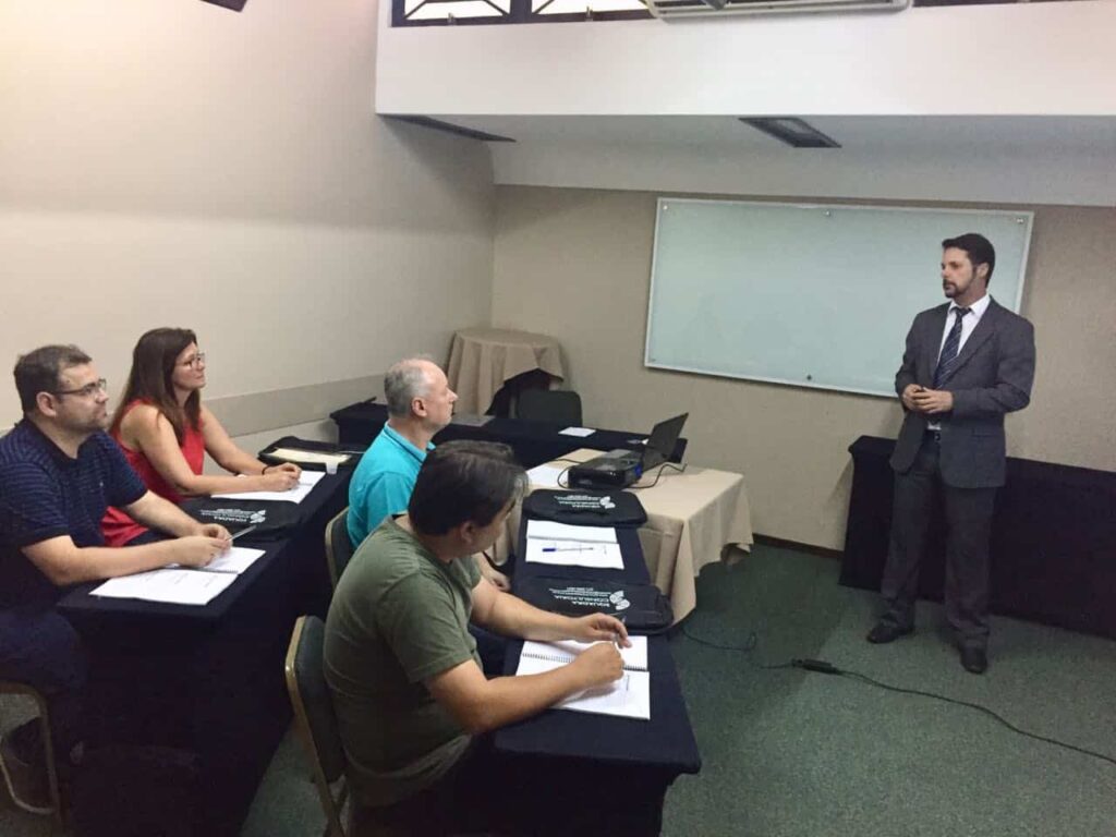 12 a 14 de novembro de 2018 foi realizado, em Porto Alegre, o Curso Completo de Licitações – Formação de Pregoeiros e Sistema de Registro de Preço